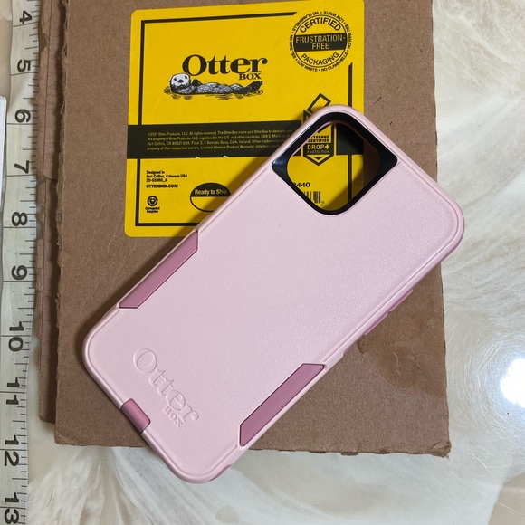 iPhone 11 Pro Pink Otter Box Cade - Picture 6 of 13